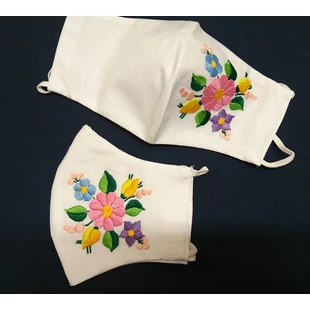 Kézzel hímzett maszk-fehér őszirózsás