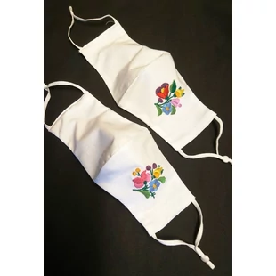 Kézzel hímzett maszk kalocsai mintával