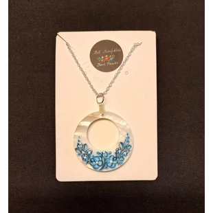 Kézzel ,kékekkel festett medál lánccal Kézzel ,kékekkel festett medál lánccal