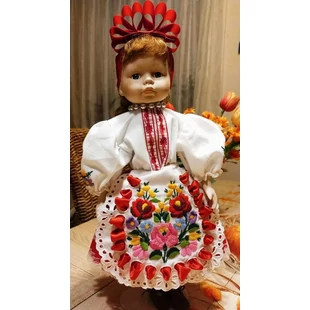 Kalocsai ruhás porcelánbaba