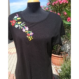 Kerek nyakú női póló