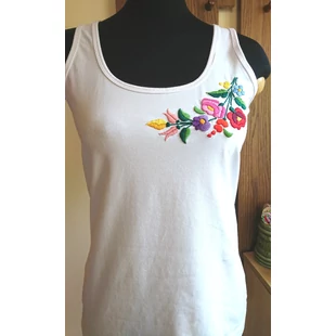 Ujjatlan fehér női póló