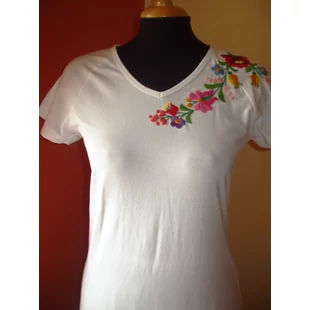 rövid ujjú hímzett  póló fehér