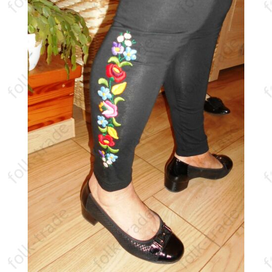 Fekete leggings  színes kalocsai mintával